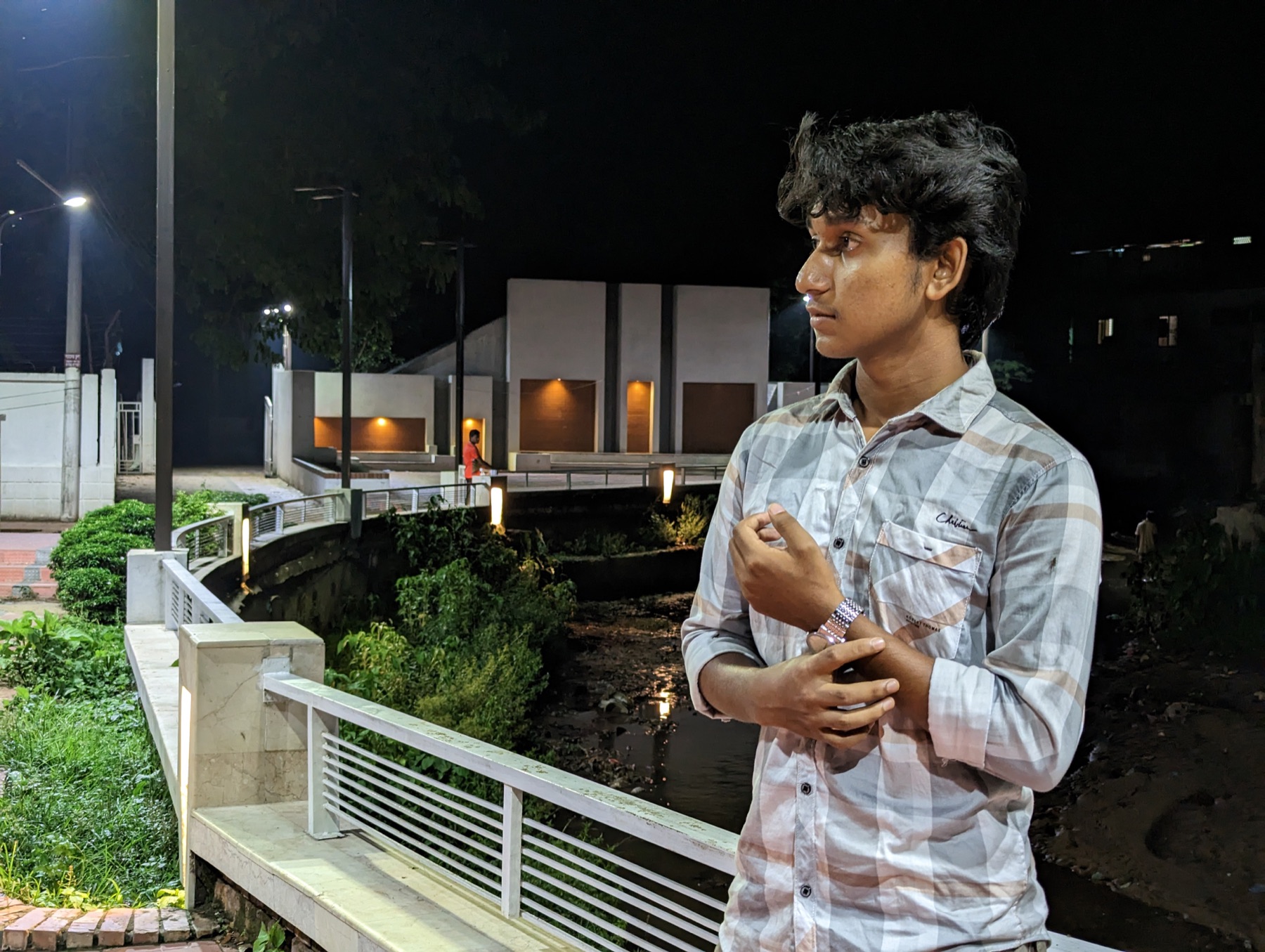 Night-time lifestyle portrait by Abdul Kadir